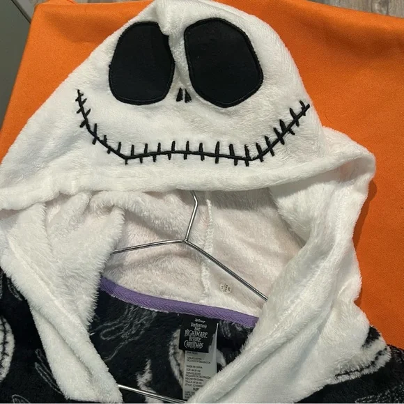 6/$25
Disney Black and White Jack Skeleton Pajama Onesie - Picture 11 of 12